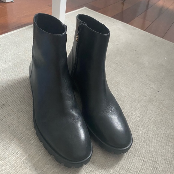 Stuart Weitzman Black Leather Maelie Boot 8 - Picture 3 of 4
